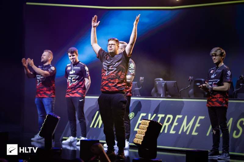 Xiaolaohu解释冲突始末，原FPX打野Haoye直播透露收留